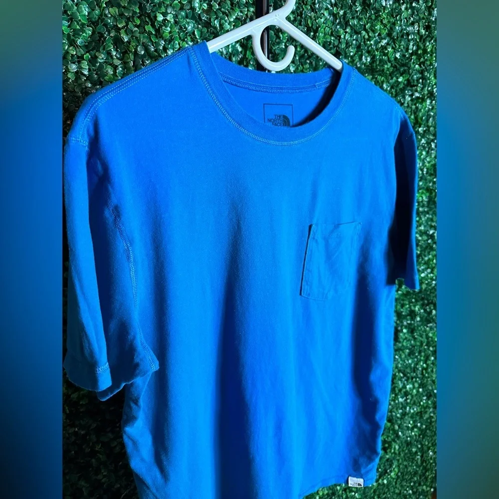 The North Face Men’s Large Short Sleeve Blue Pocket Tee